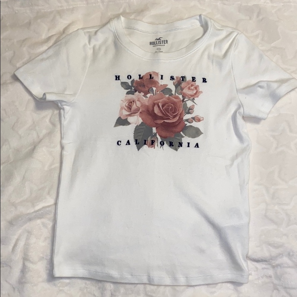 FLORAL HOLLISTER T SHIRT
